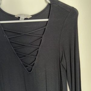 AE v-kneck with cross detail dress S